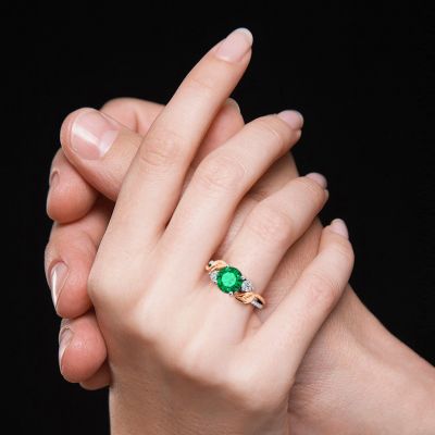 Two-tone Three Stone Twisting Ring