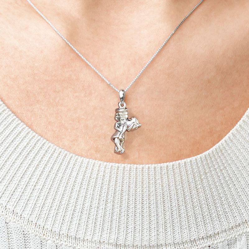 Kiss of Victory Necklace
