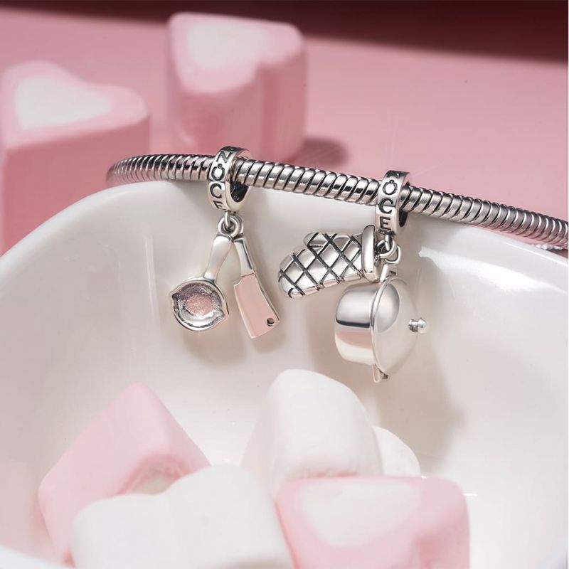 Kitchenware Gloves & Pot Pendant